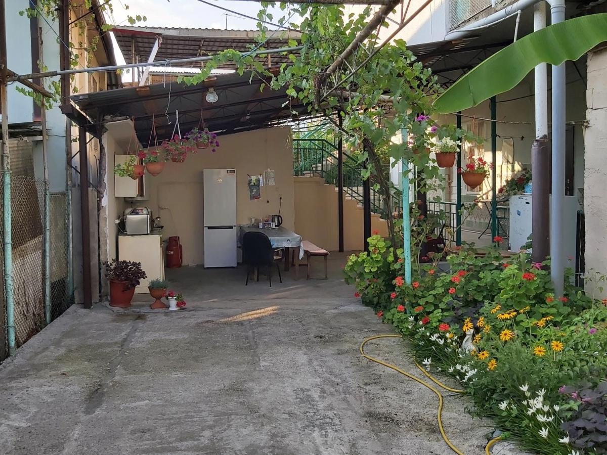 Na Shapsug Guest House Gagra Exterior photo